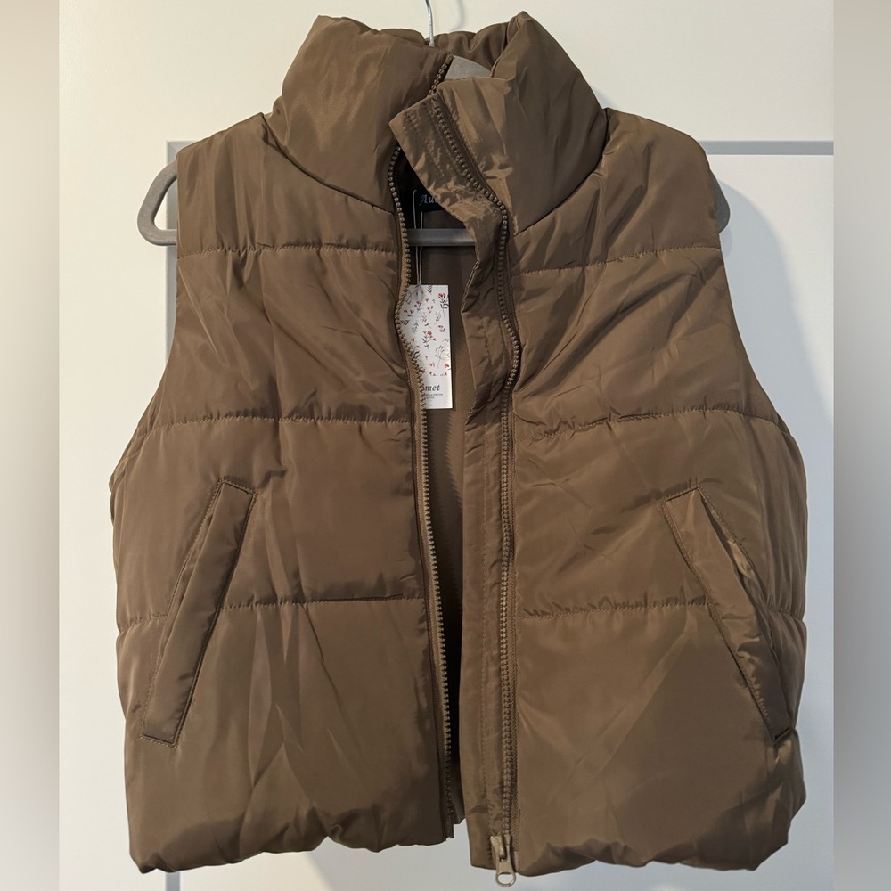 Automet puffer vest- NWT Size M